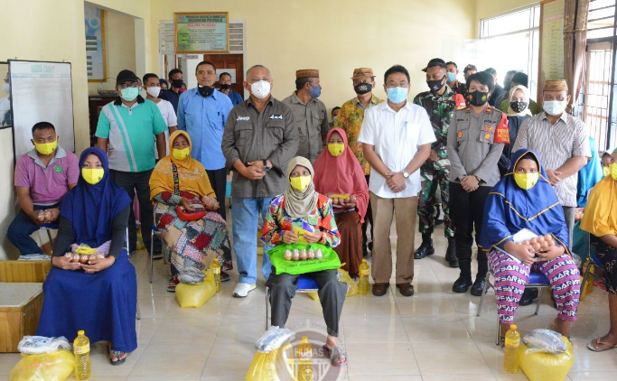 1000 Warga Pulubala Terima Bantuan Pangan dari Pemprov Gorontalo