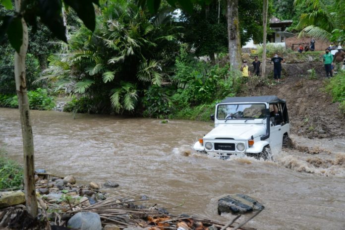 Gubernur Rusli Habibie uji Adrenalin di Wisata Desa Meranti
