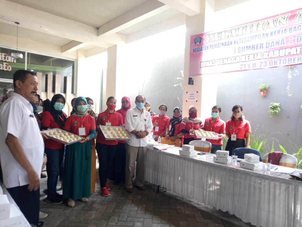 Disnaker Kabupaten Blitar Gelar Pelatihan Aneka Kue dan Keterampilan Bagi Tenaga Kerja