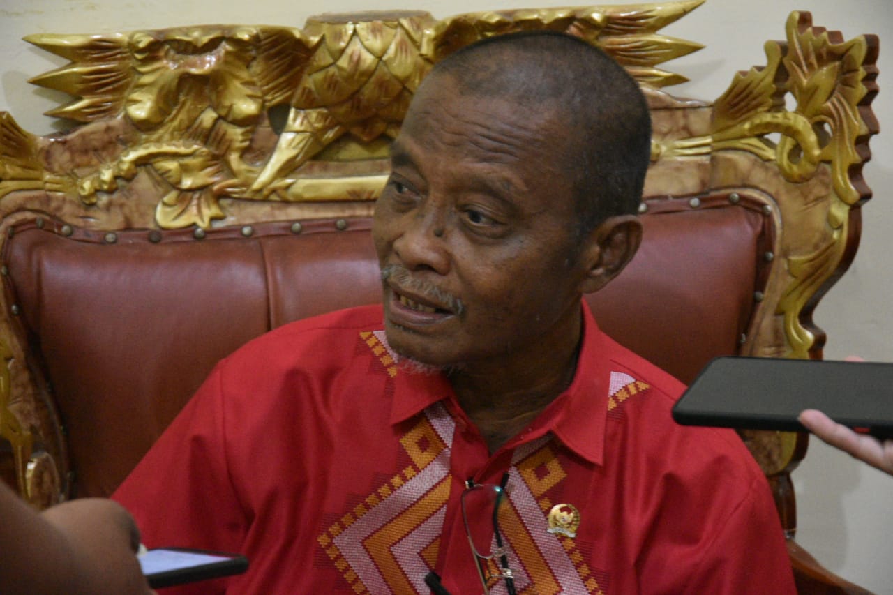 Ketua DPRD Peringatkan Bupati Karena tidak Perhatikan Warga Asli Gorut