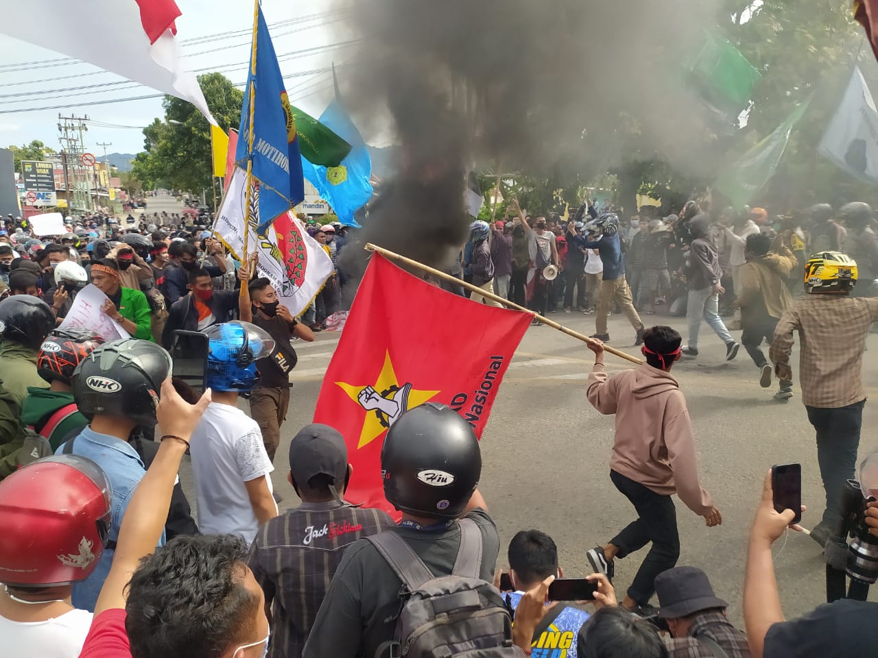 Oknum Polisi Intimidasi Wartawan Saat Meliput Demo Tolak Omnibus Law di Gorontalo