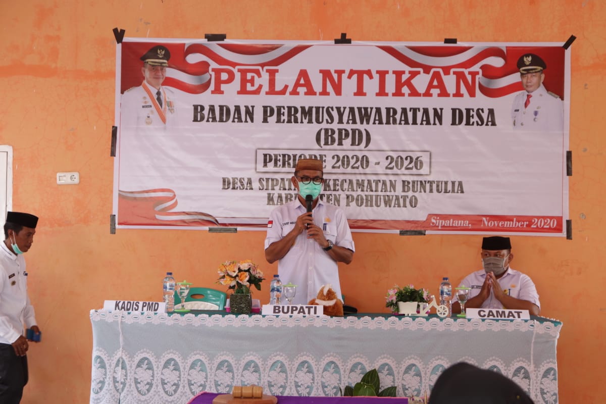 Bupati Syarif Lantik Anggota BPD di Desa Sipatana