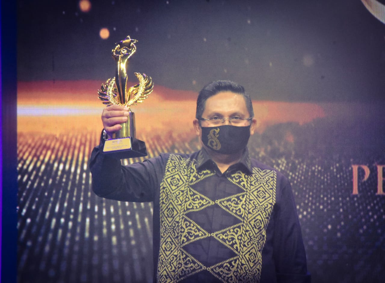 Walikota Gorontalo Dianugerahi Pejabat Terbaik dalam Pencegahan Korupsi