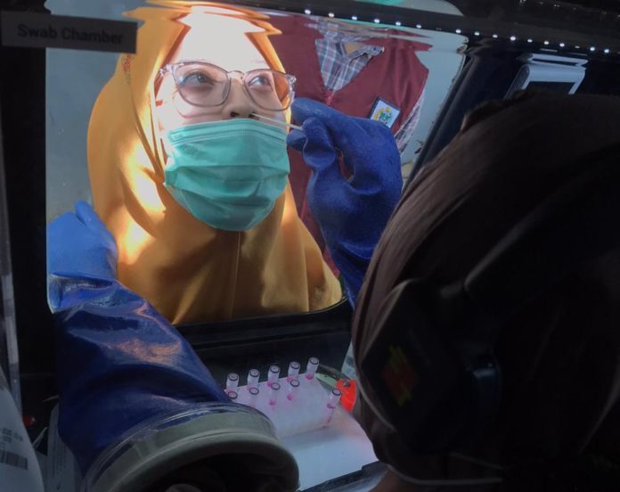 Dinas Kesehatan Lakukan Swab Test ASN Penghubung Gorontalo di Makassar