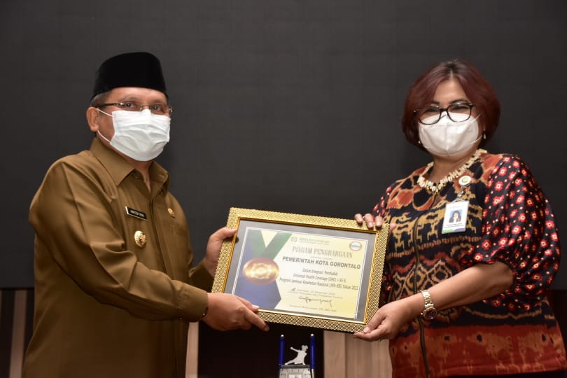 Pemkot Gorontalo Raih Penghargaan Integrasi Universal Health Coverage