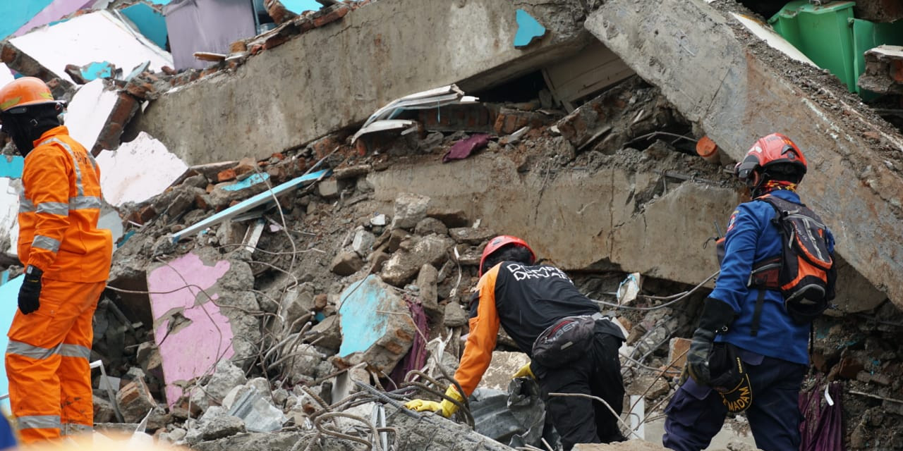 81 Orang Meninggal Akibat Gempa di Sulawesi Barat