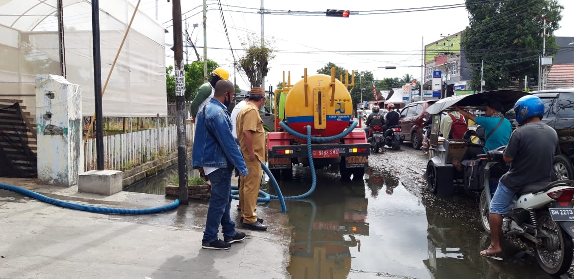 Dinas PUPR Gorontalo Turun Tangan Atasi Genangan Air di Simpang Empat Andalas