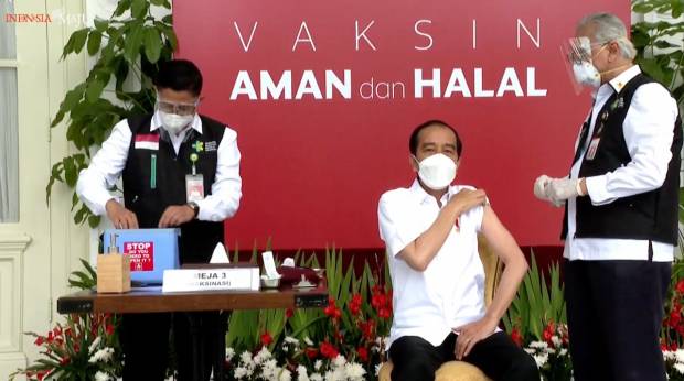 Jokowi Disuntik Vaksin