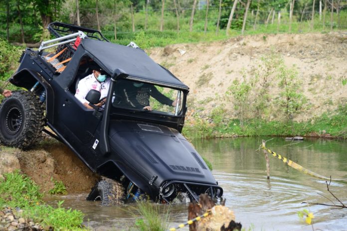 Aksi Komunitas Offroad Gorontalo Taklukan Sungai Bulango