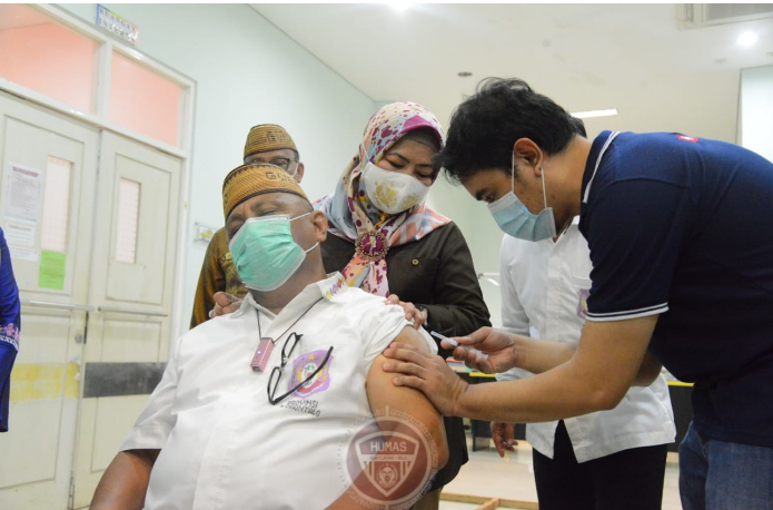 Gubernur Rusli Habibie akan Disuntik Vaksin Besok