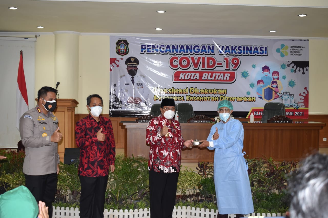 Wali Kota Blitar Launching Vaksinasi Covid-19 di RSUD Wardi Waluyo
