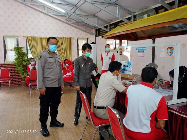 Wabup Gorontalo Pantau Pelaksanaan Vaksinasi Covid-19 Perdana di Klinik Polda