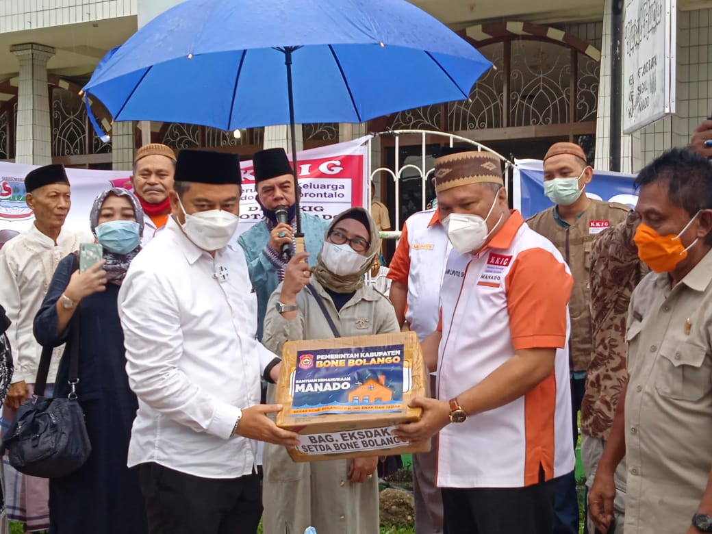 Hamim Pou Serahkan Bantuan Kemanusiaan di Sulawesi Utara