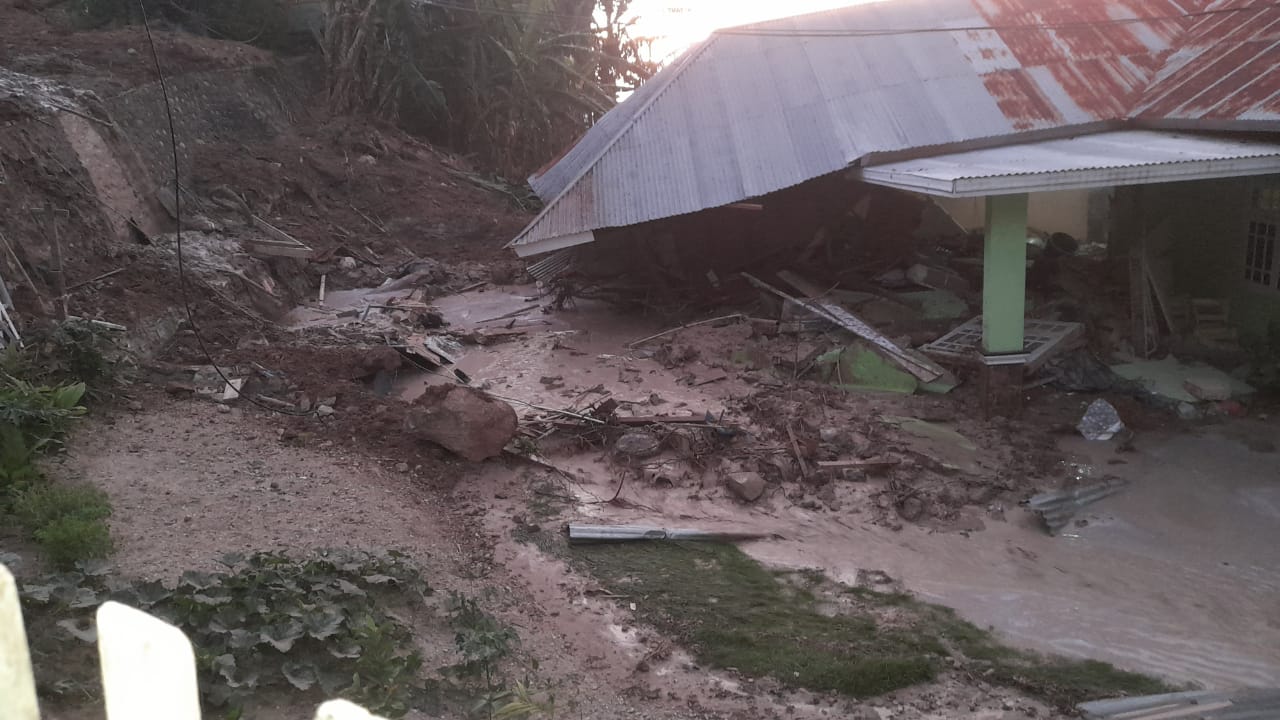 [Video] – Upaya Penyelamatan Seorang warga dari timbunan Longsor Kota Gorontalo