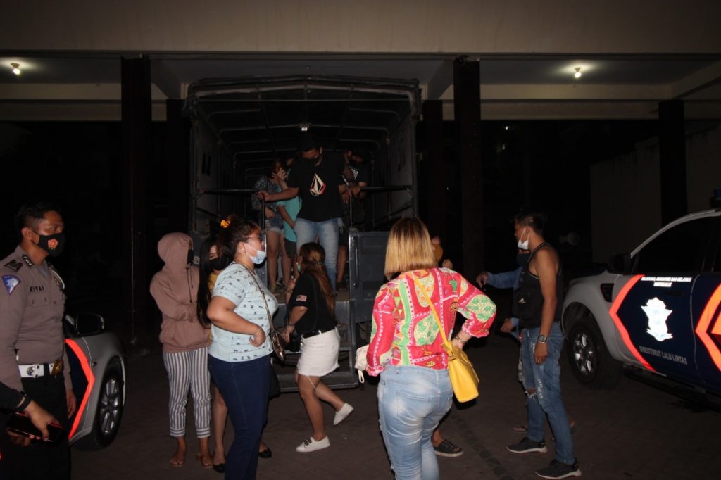 Razia di Gorontalo, 3 Pasangan Bukan Muhrim dan 8 Wanita Penghibur Diamankan