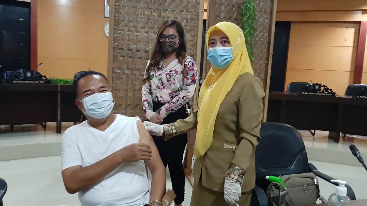 Anggota DPRD Provinsi Gorontalo Jalani Vaksinasi Covid-19