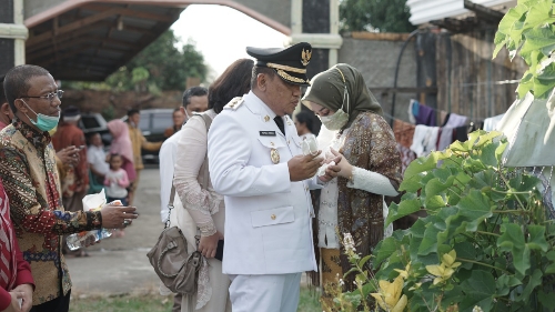 Usai Dilantik, Wabup Gorontalo Ziarah Ke Makam Ibunya