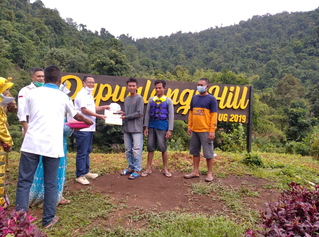Wabub Gorontalo Utara Serahkan Hadiah pada Pemenang Lomba Arung Jeram