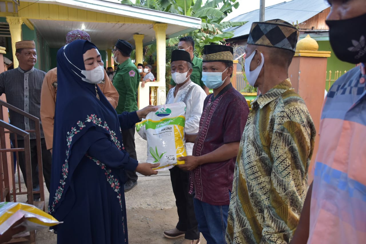 Pemkab Pohuwato Bagikan 240 Ton Bibit jagung  di Lima Kecamatan