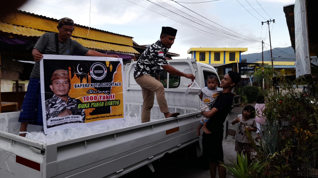 Bapera Kota Gorontalo Bagikan 1000 Paket Gratis Hidangan Buka Puasa