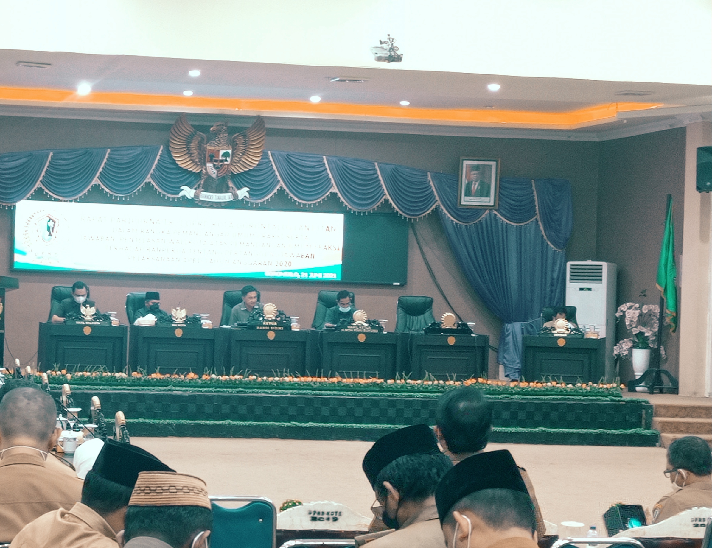 Ketua DPRD Kota Gorontalo Sahkan Pertanggungjawaban Pelaksanaan APBD 2020