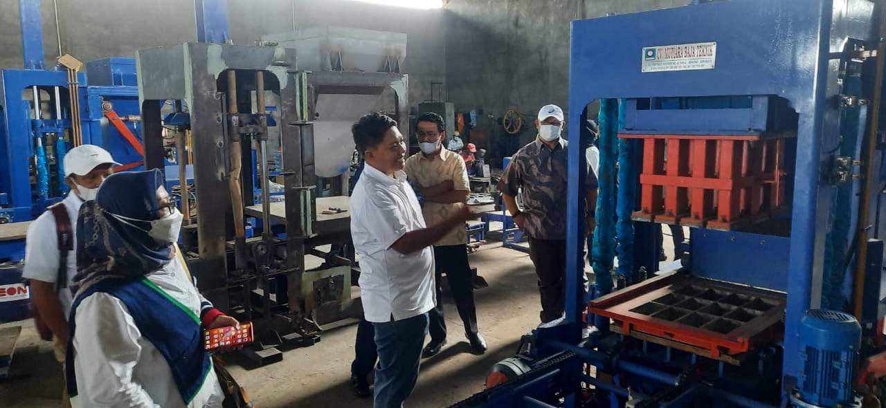 DPRD Provinsi Gorontalo Dorong Warga Adaptasi Produksi Batako Pakai Mesin