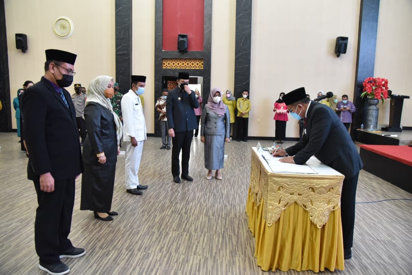 Wali Kota Gorontalo Lantik 125 Pejabat Administrator dan Pengawas