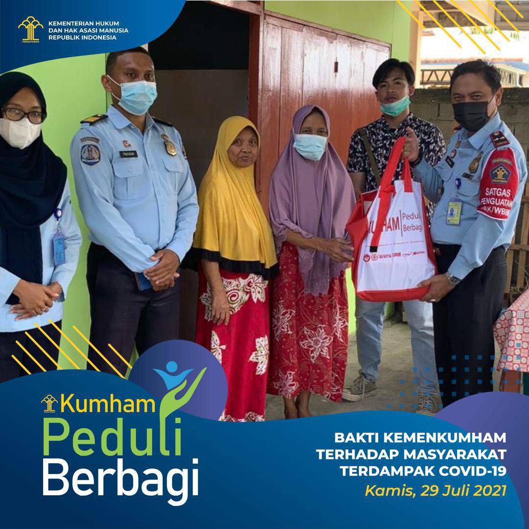 Imigrasi Gorontalo distribusikan bantuan untuk warga terdampak COVID-19