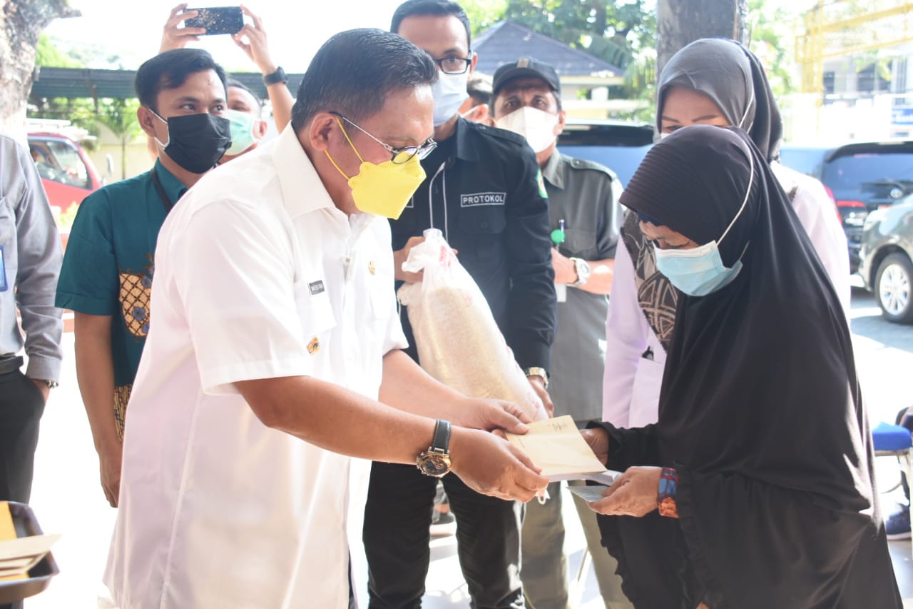 14. 653 KPM di Kota Gorontalo Terima Bantuan Dampak PPKM