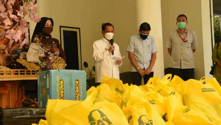 Pemkab Gorontalo Terima 250 Paket Sembako dari Alfamart