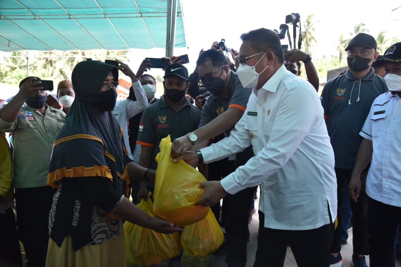 Pemkot Gorontalo Serahkan Bantuan bagi Korban Banjir Boalemo