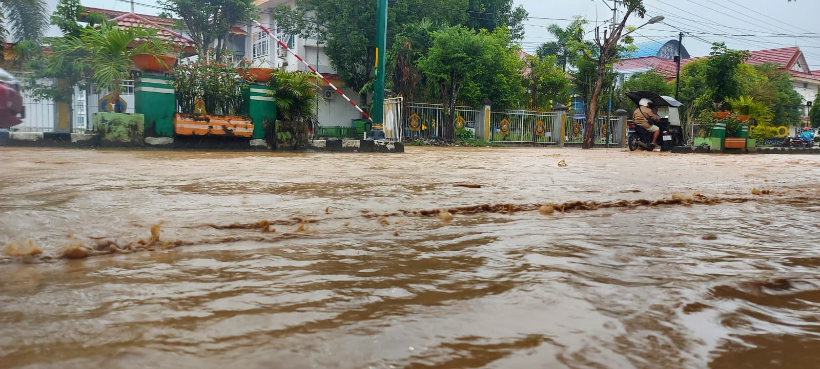 Banjir Landa Kabupaten Gorontalo, Sejumlah Kendaraan Terendam