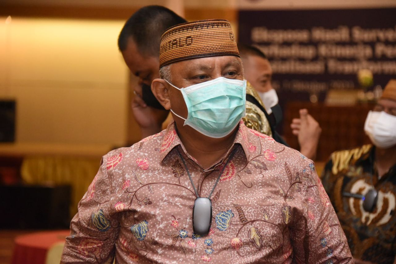 Gubernur Gorontalo Rusli Habibie, Sikap Mensos Risma