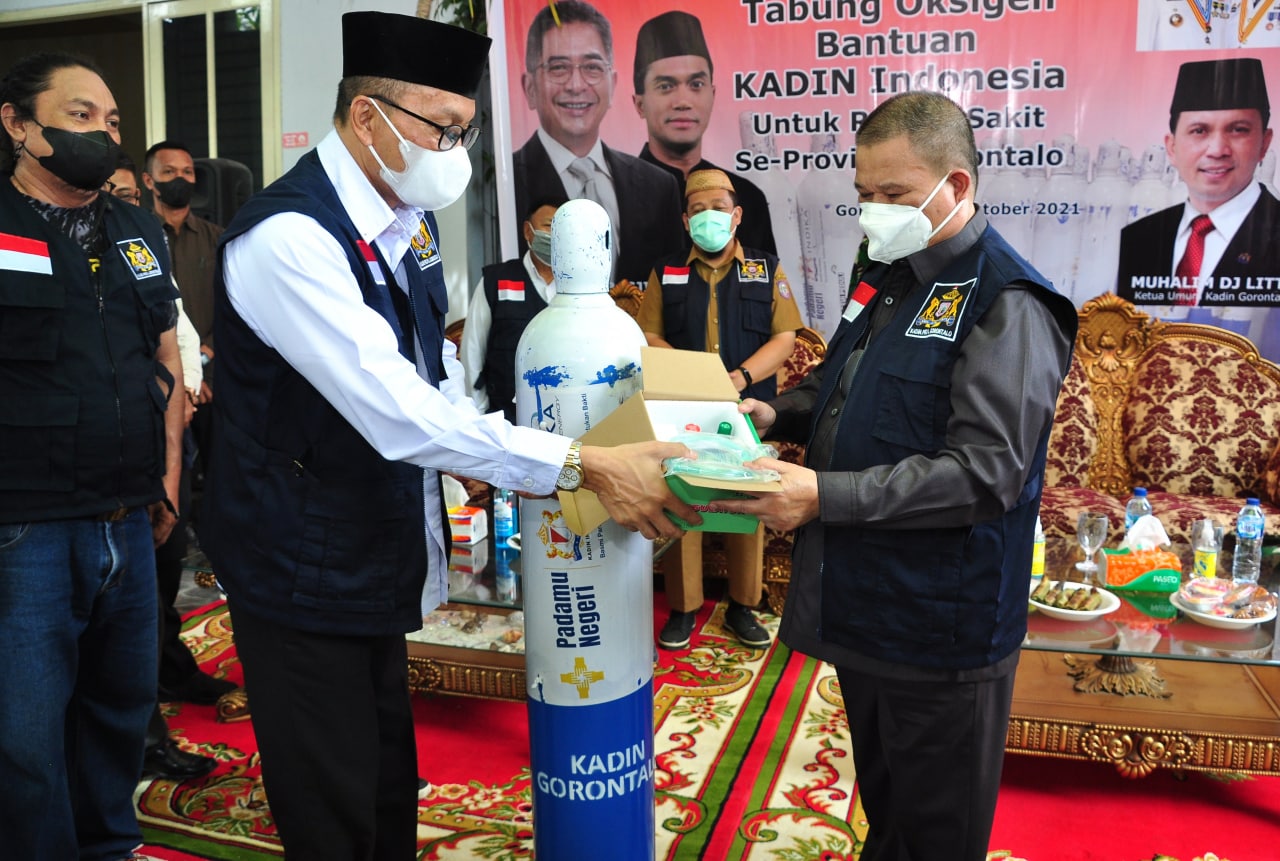 KADIN serahkan 200 tabung Oksigen Rumah Sakit di Gorontalo