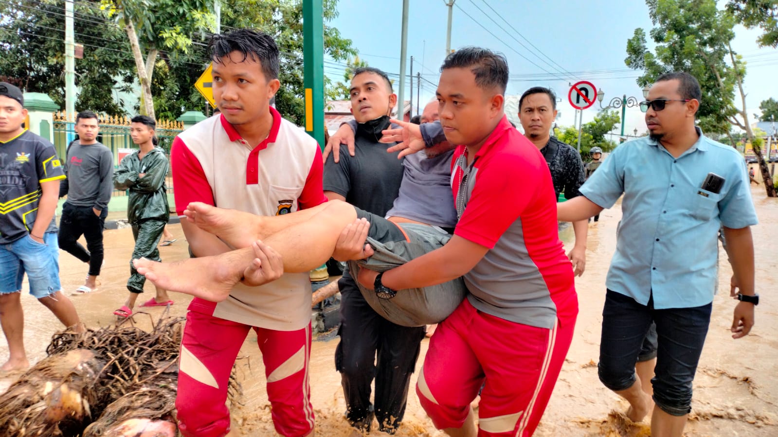 Video Pemindahan Tahanan Polres Gorontalo Akibat Banjir Bandang