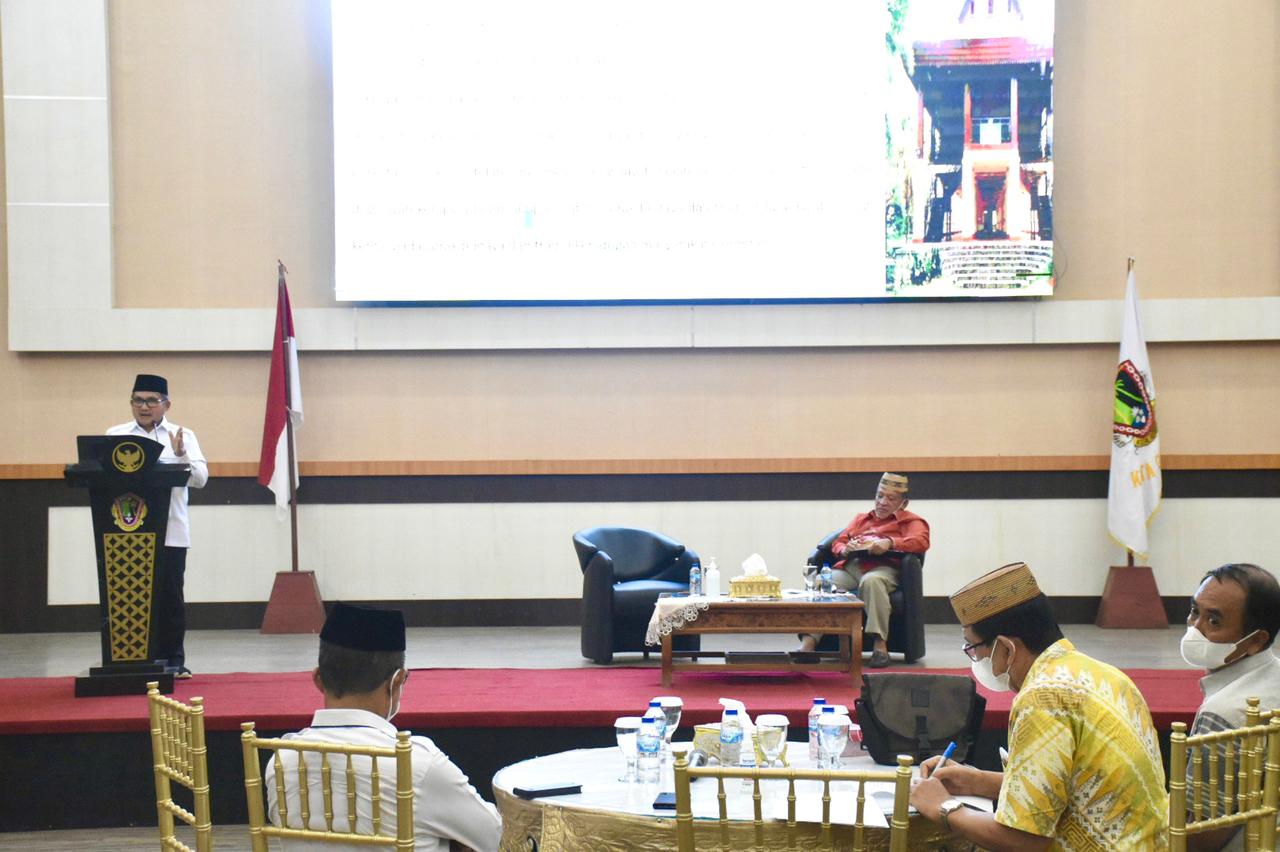 Wali Kota Gorontalo : Pembangunan Daerah Harus Memperhatikan Adat dan Budaya Daerah