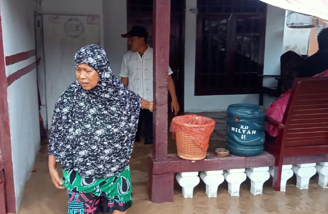 Tim Gabungan Lakukan Penyedotan Genangan Air Pada Lokasi Banjir Di Kabupaten Boalemo