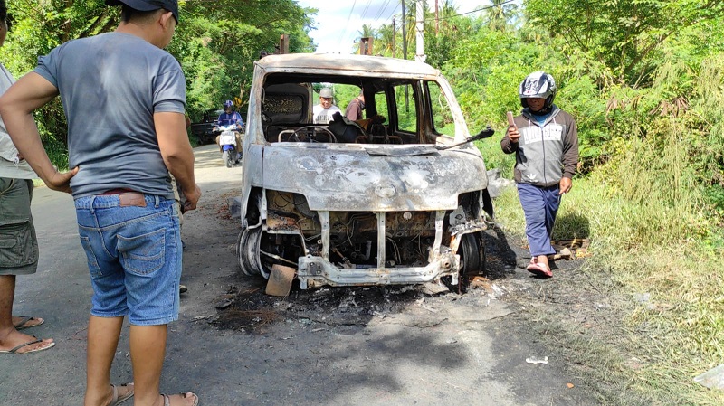 Minibus angkut Cabai Tujuan Kota Gorontalo hangus terbakar
