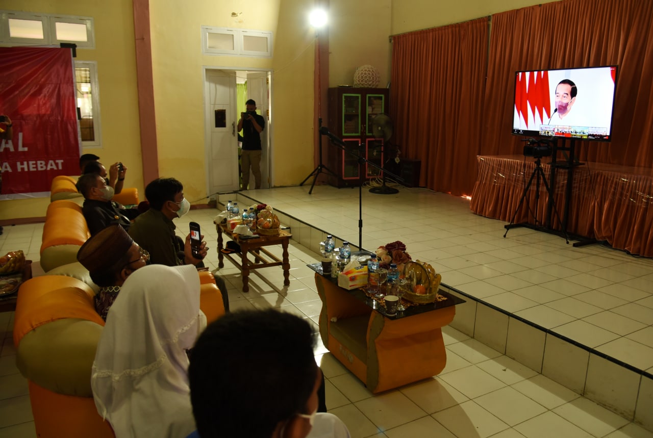 Presiden Jokowi “Tinjau” Vaksinasi di Gorontalo