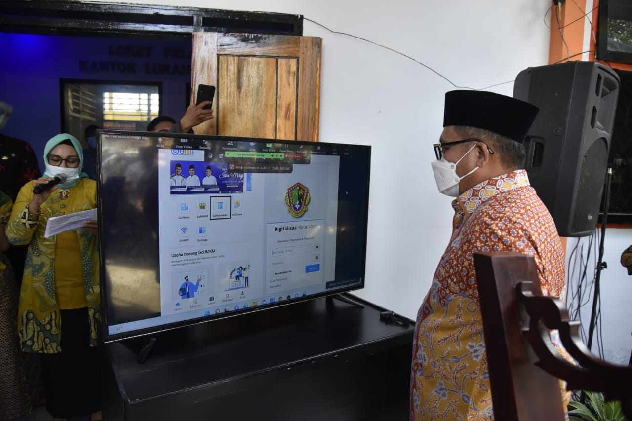 Luncurkan Program Berbasis Digital di Tingkat Kelurahan, Marten Taha : Jangan Persulit Urusan Administrasi Warga