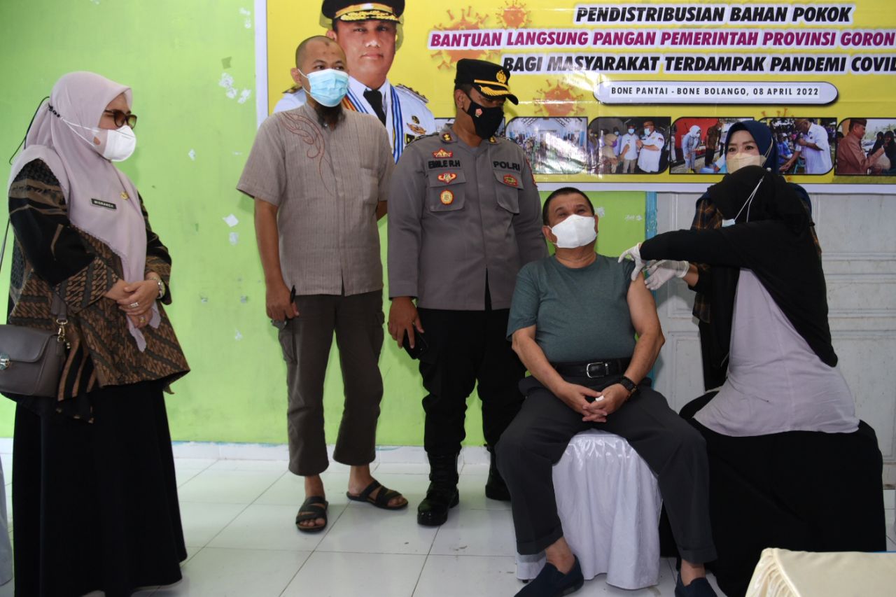 Wakil Gubernur Gorontalo Ikuti Gebyar Vaksinasi Bersama Masyarakat Bone Pantai