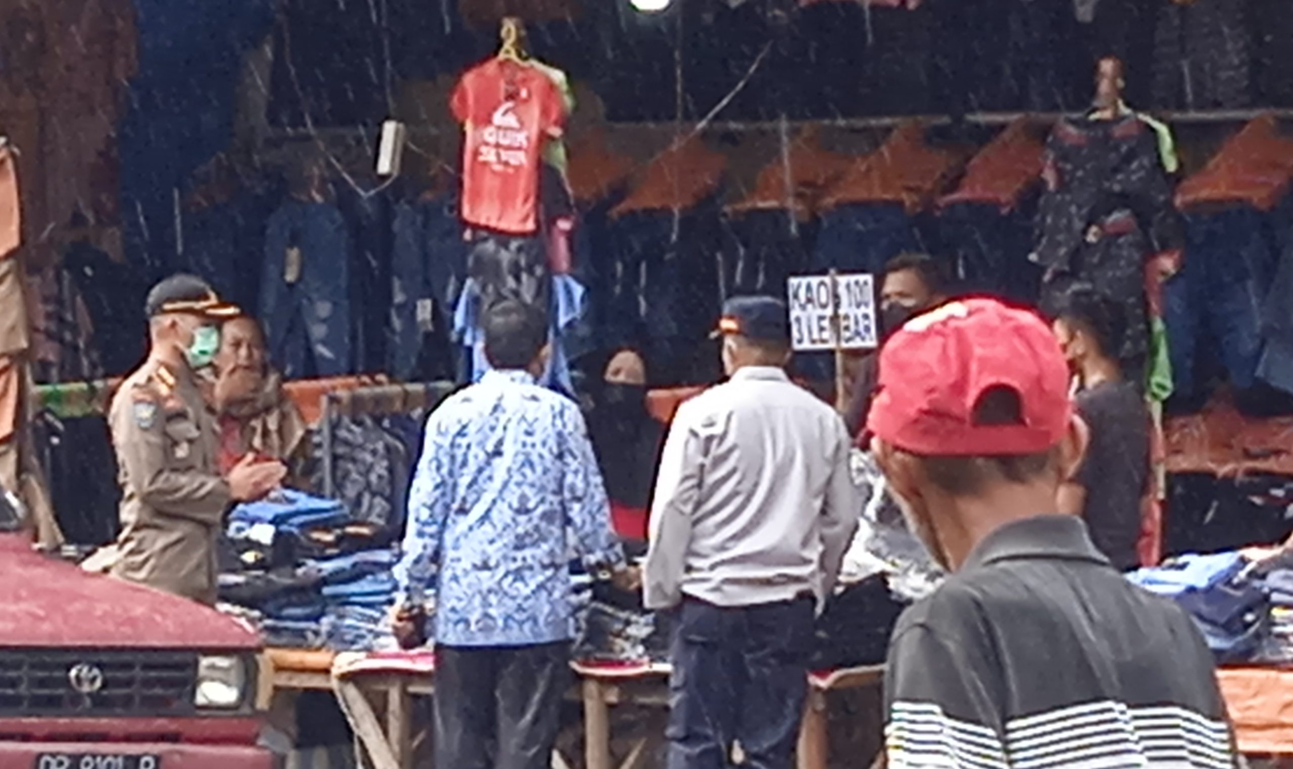Satpol-PP Kotamobagu Tertibkan Pedagang Dadakan di Pinggir Jalan Kartini