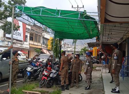 Satpol PP Kotamobagu Minta Pedagang Dadakan Tak Buka Lapak di Pinggir Jalan Kartini