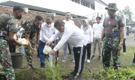 Pemkot Kotamobagu Bersama TNI-Polri Gelar Tanam Pohon dan Bersih-Bersih Lingkungan