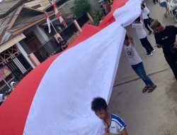 Bendera Sepanjang 77 Meter Hiasi Peringatan Kemerdekaan Dikelurahan Kampung Bugis