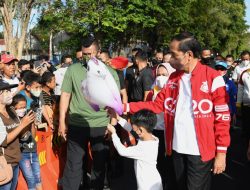 Bersama Keluarga, Presiden Jokowi Jalan Sehat di Lokasi Car Free Day