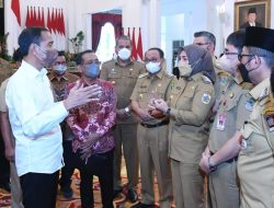 Wali Kota Tatong Bara Ikuti Rapat Bersama Presiden Jokowi di Istana Negara