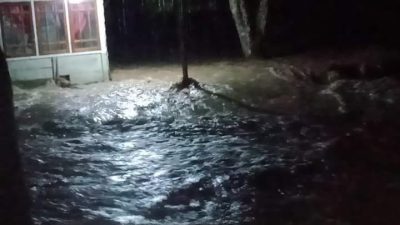 Diguyur Hujan Sejak Siang Hari, Sejumlah Desa di Taluditi Dilanda Banjir
