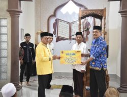 Dukung Pembinaan Mental Siswa, Marten Taha Serahkan Bantuan Dana Hibah di Masjid SMK Negeri 1 Gorontalo