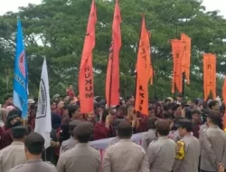 Ratusan Mahasiswa UNG Lakukan Unjuk Rasa di Kantor DPRD Provinsi